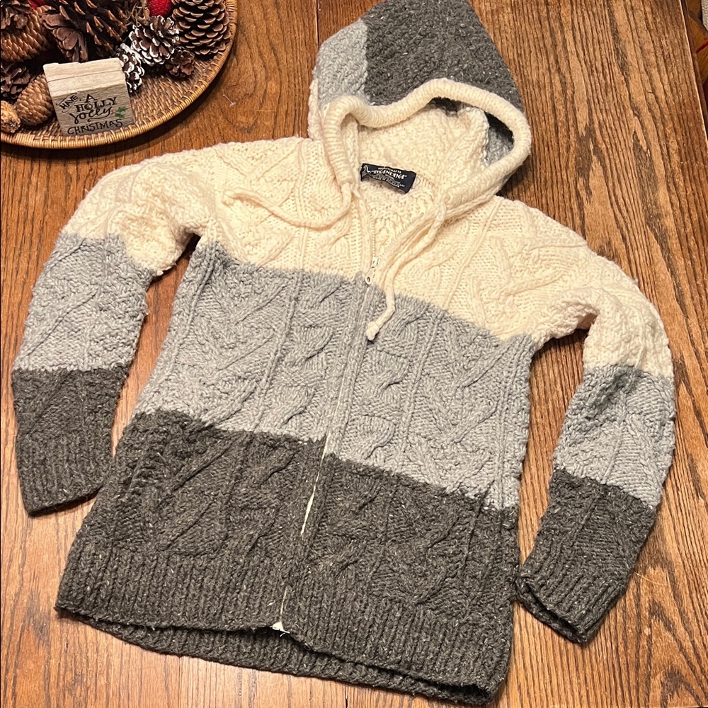 Sisandina 100% Wool hooded zip Cardigan